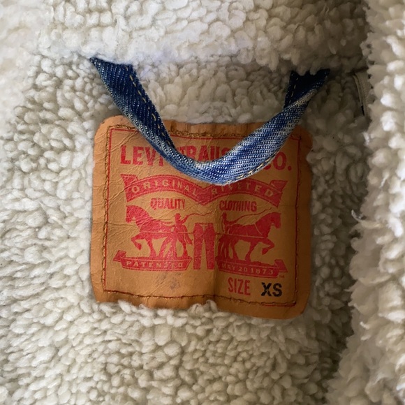 Levi’s men’s xs or women’s s sherpa lined trucker jacket - Picture 3 of 7